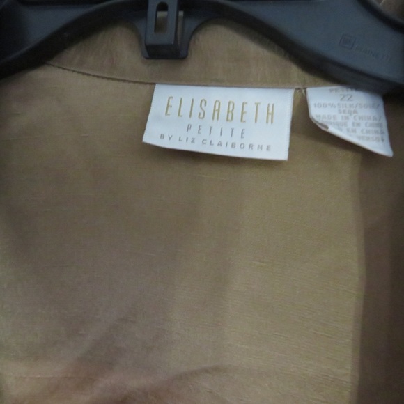 100% Silk Button Down 💖 - Picture 3 of 3